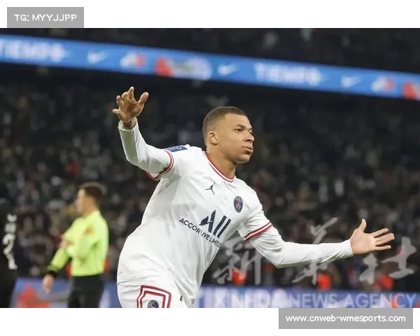 雷恩主场0-2落后巴黎圣日耳曼,防线漏洞频出难挡对手攻势 雷恩主场0-2落后巴黎圣日耳曼,防线漏洞频出难挡对手攻势